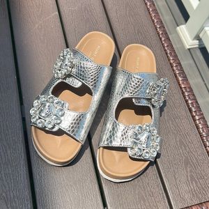 Silver sandal in great condition